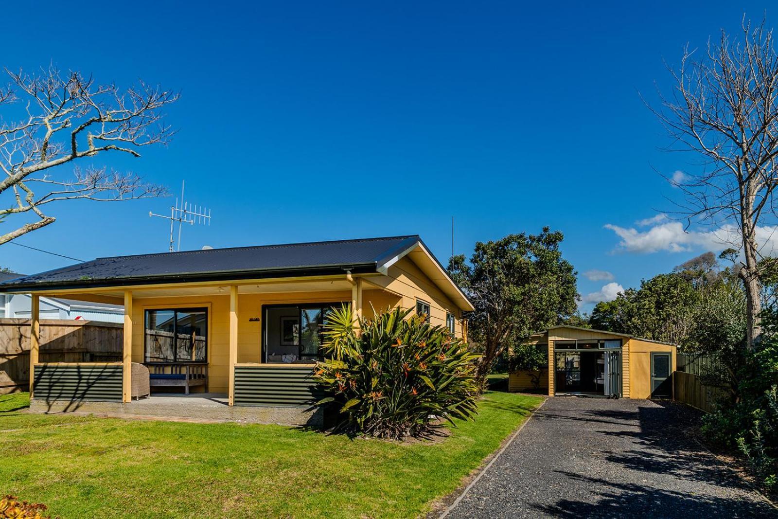 Fun Family Bach, Close To Beach And Shops! Waihi Luaran gambar